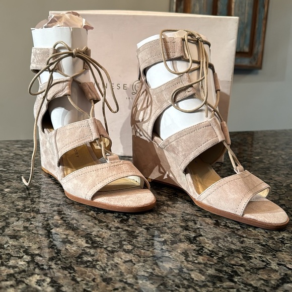 Chinese Laundry Raja Kid Suede lace wedge sandal NIB 9 - Picture 2 of 12